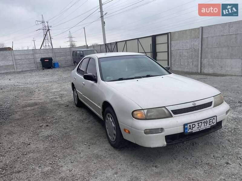Седан Nissan Altima 1993 в Запорожье