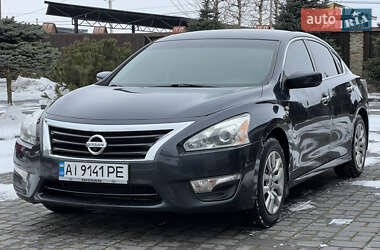 Седан Nissan Altima 2015 в Ровно