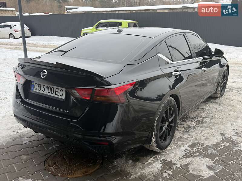 Седан Nissan Altima 2018 в Киеве