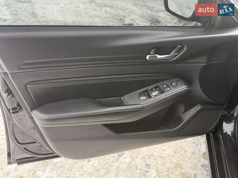 Седан Nissan Altima 2018 в Киеве