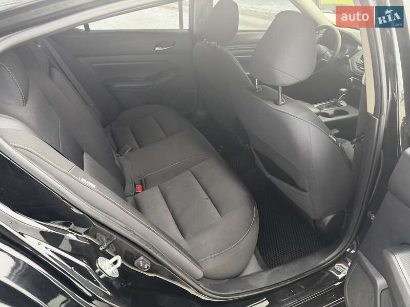 Седан Nissan Altima 2018 в Киеве