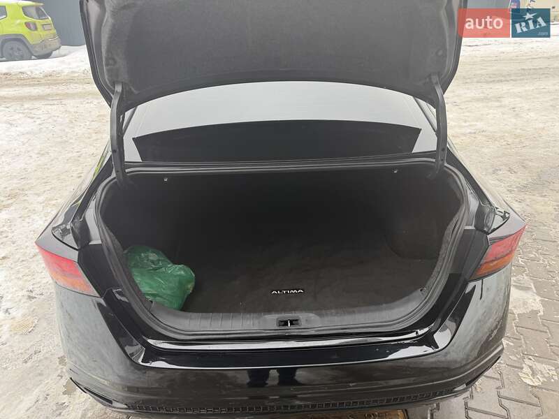 Седан Nissan Altima 2018 в Киеве