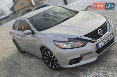 Седан Nissan Altima 2016 в Киеве