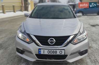 Седан Nissan Altima 2016 в Киеве