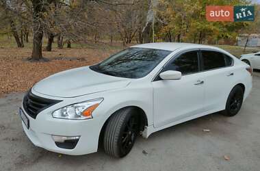 Седан Nissan Altima 2015 в Павлограде