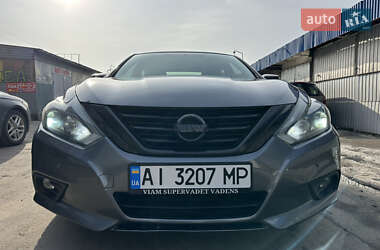 Седан Nissan Altima 2016 в Киеве