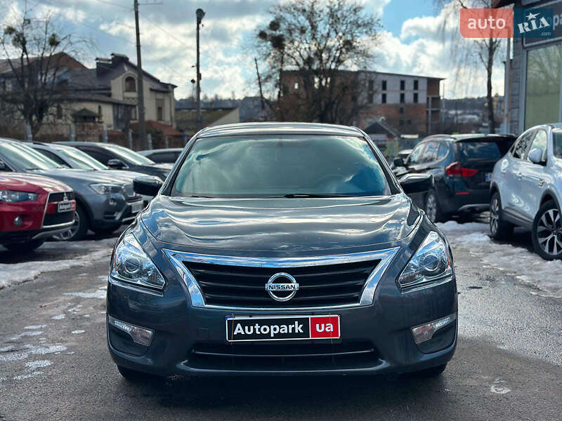 Седан Nissan Altima 2013 в Виннице