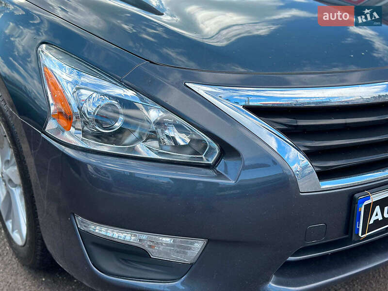 Седан Nissan Altima 2013 в Виннице