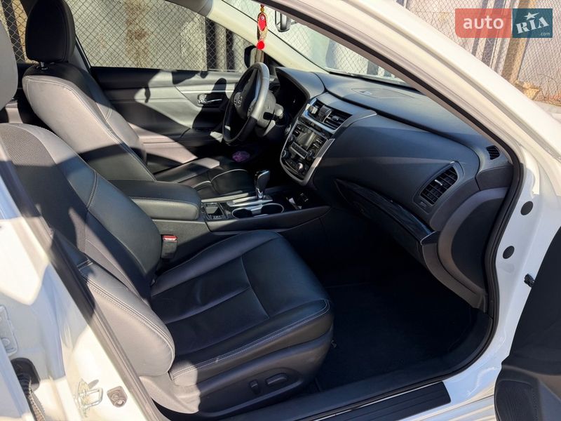 Седан Nissan Altima 2017 в Одессе