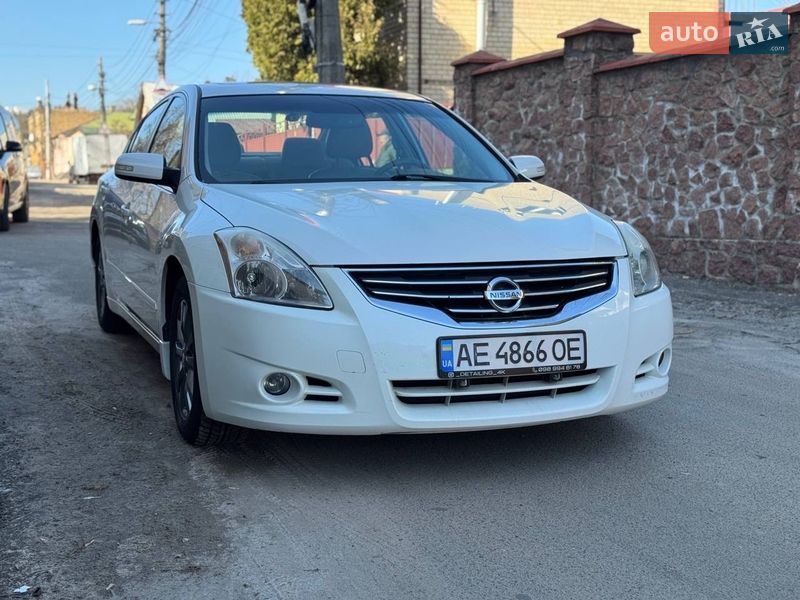 Седан Nissan Altima 2011 в Киеве