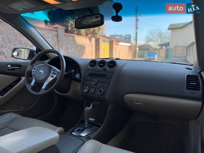 Седан Nissan Altima 2011 в Киеве