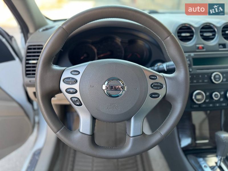 Седан Nissan Altima 2011 в Киеве