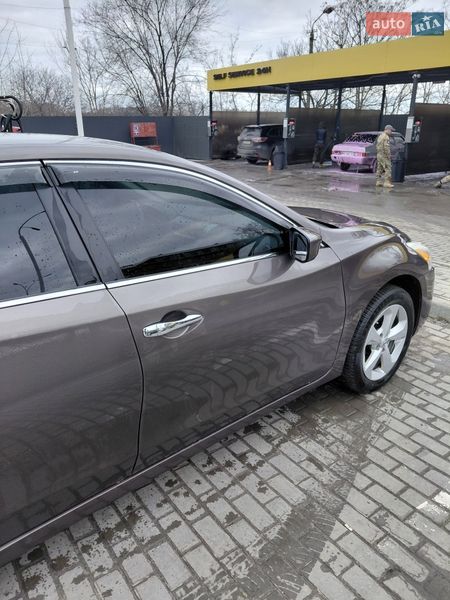 Седан Nissan Altima 2015 в Дніпрі