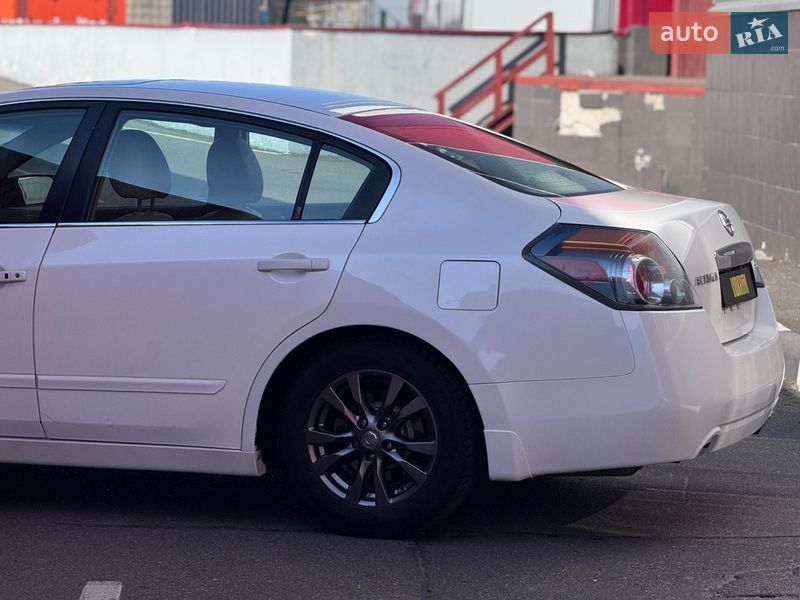 Седан Nissan Altima 2011 в Києві фото 14 Седан Nissan Altima 2011 в Києві