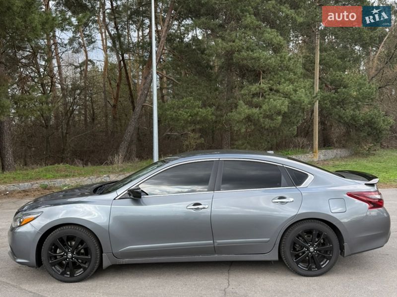 Седан Nissan Altima 2018 в Кобеляках