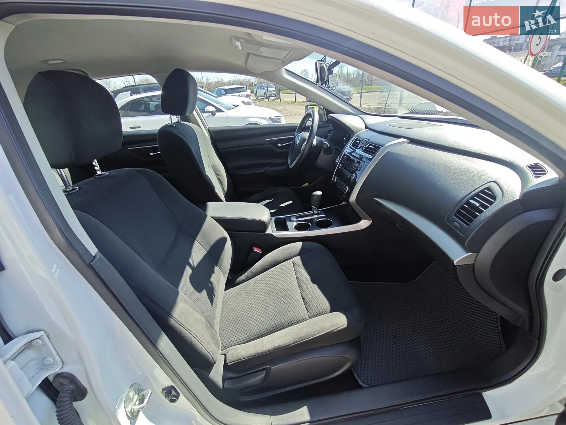 2015 Nissan Altima - мініатюра 16