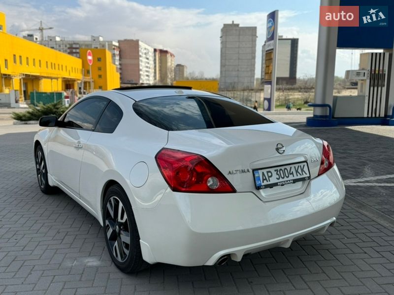 Купе Nissan Altima 2010 в Запоріжжі