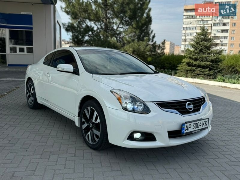 Купе Nissan Altima 2010 в Запоріжжі
