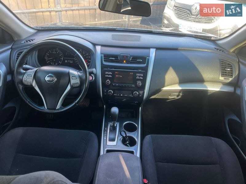 Седан Nissan Altima 2012 в Києві
