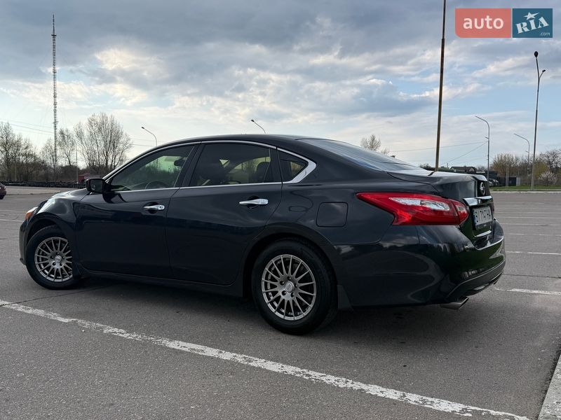 Седан Nissan Altima 2017 в Кременчуге