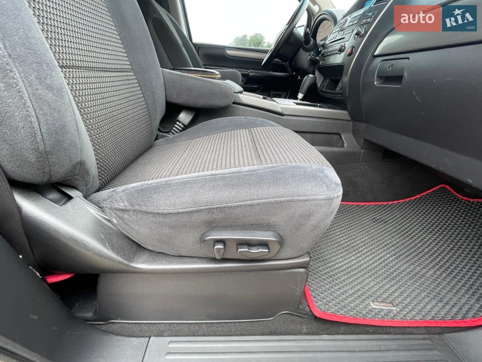 2013 Nissan Armada - мініатюра 22
