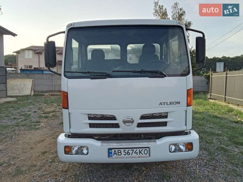 Nissan Atleon 2004