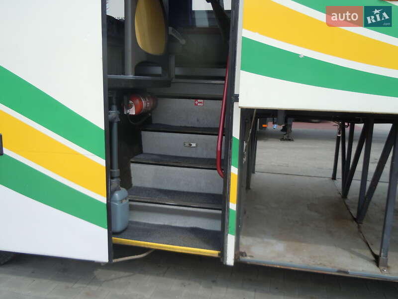 Приміський автобус Nissan Barcino 1991 в Луцьку