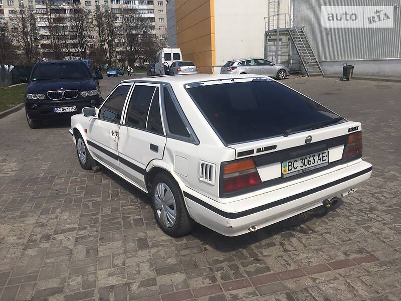 Хэтчбек Nissan Bluebird 1989 в Львове