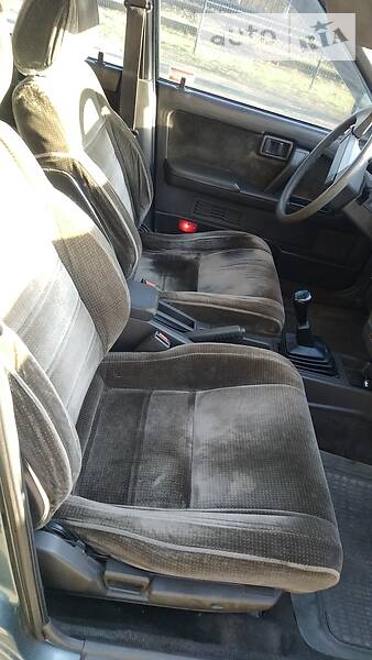 Седан Nissan Bluebird 1988 в Києві