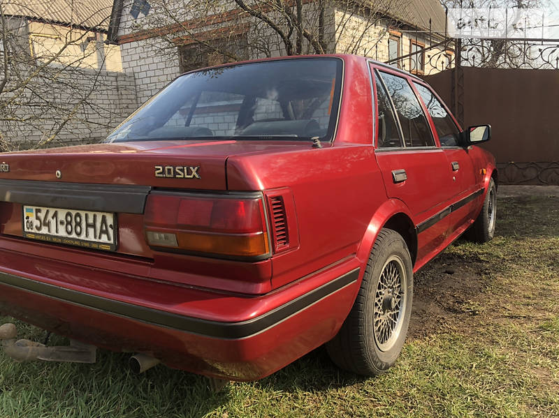 Седан Nissan Bluebird 1988 в Золочеві