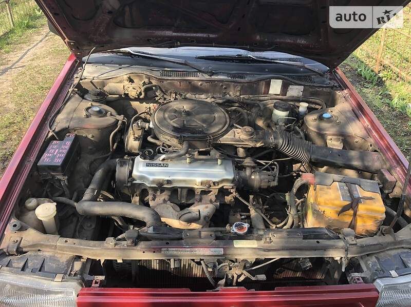 Седан Nissan Bluebird 1988 в Золочеві