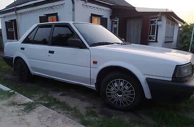 Седан Nissan Bluebird 1988 в Золотоноше