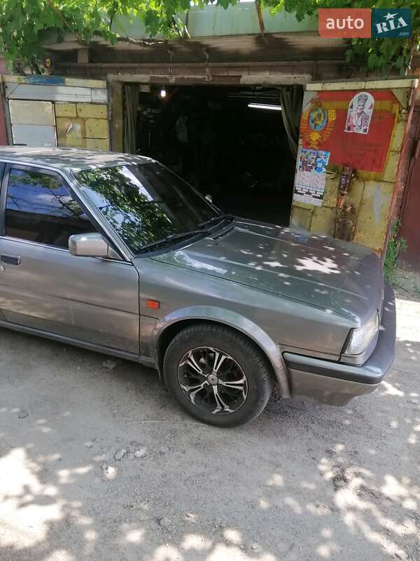 Седан Nissan Bluebird 1989 в Первомайську