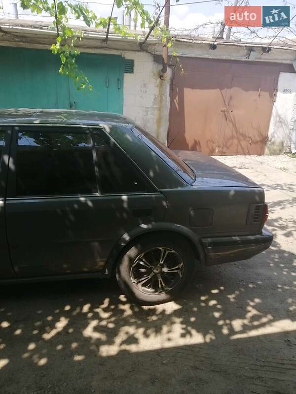 Седан Nissan Bluebird 1989 в Первомайську