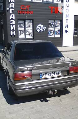 Седан Nissan Bluebird 1990 в Городенці