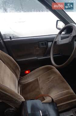 Седан Nissan Bluebird 1988 в Хмельницком