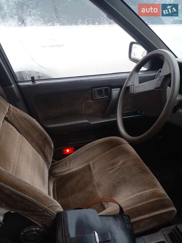 Седан Nissan Bluebird 1988 в Хмельницком