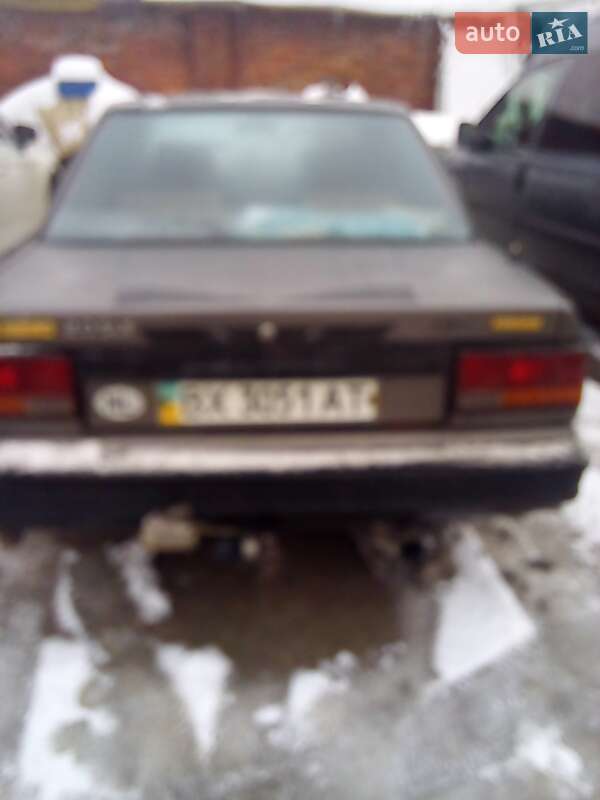 Седан Nissan Bluebird 1988 в Хмельницком