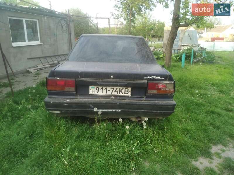 Седан Nissan Bluebird 1987 в Миронівці