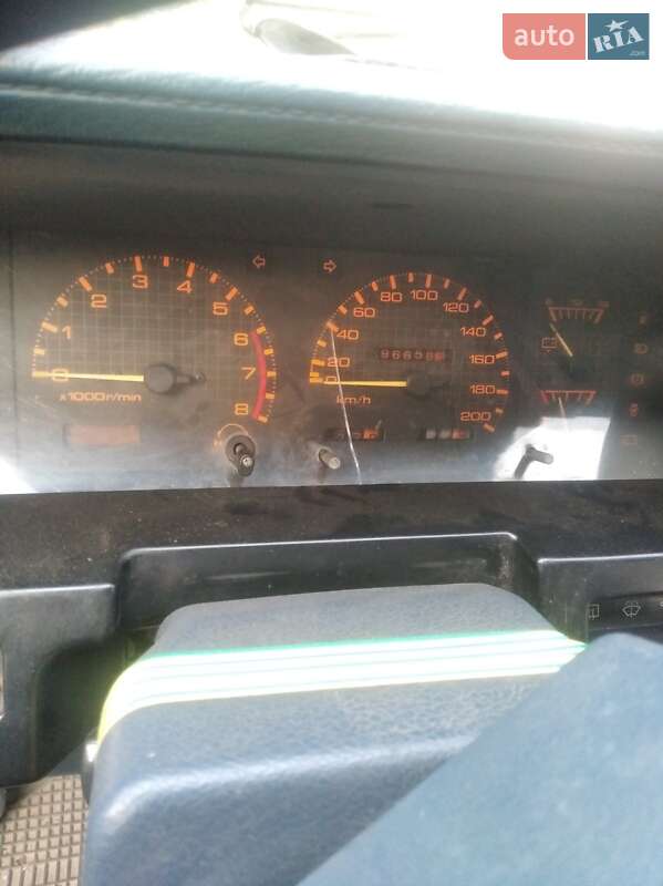 Седан Nissan Bluebird 1987 в Миронівці