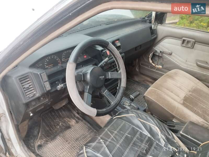 Седан Nissan Bluebird 1984 в Запоріжжі