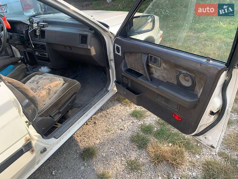 Універсал Nissan Bluebird 1987 в Гусятині