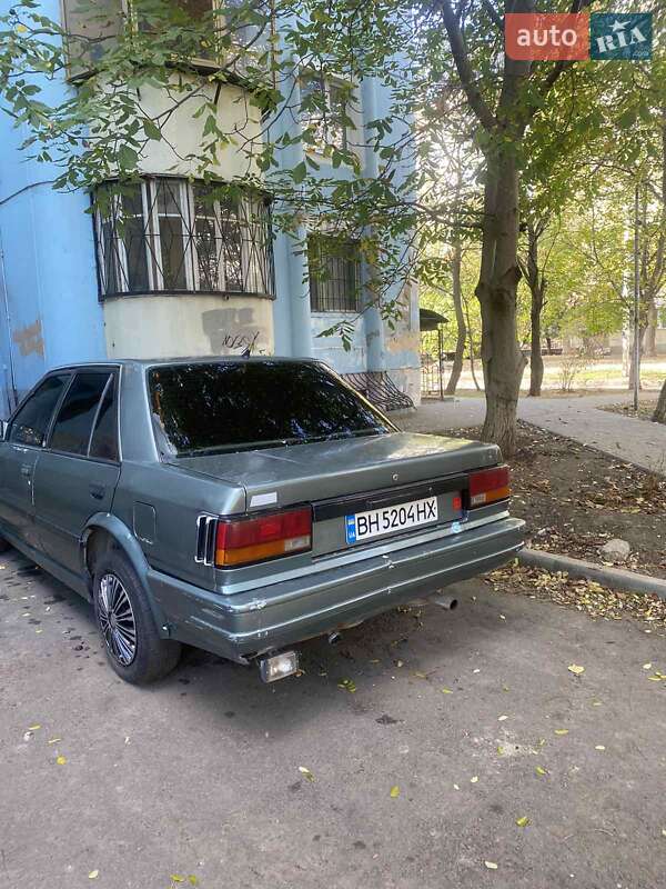 Седан Nissan Bluebird 1987 в Миколаєві