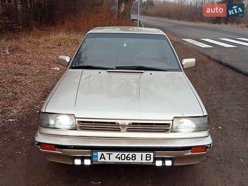 Седан Nissan Bluebird 1990 в Богородчанах