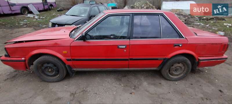 Седан Nissan Bluebird 1988 в Херсоне