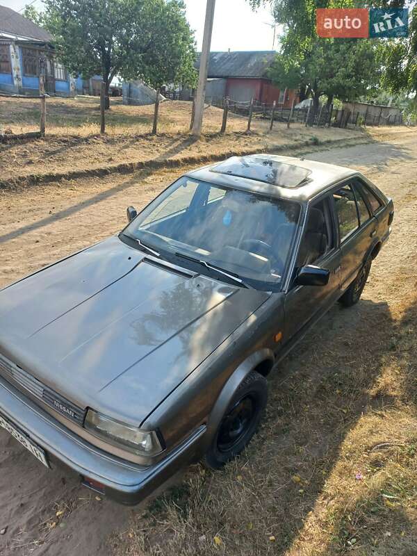 Седан Nissan Bluebird 1987 в Ананьїві