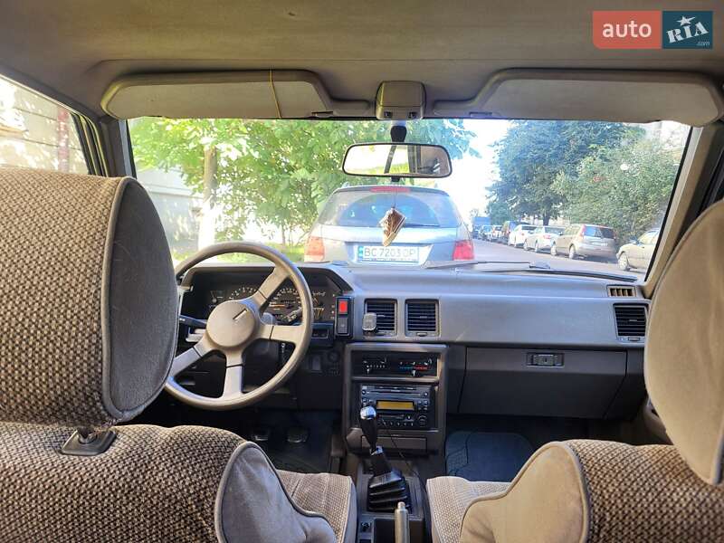 Седан Nissan Bluebird 1990 в Львові