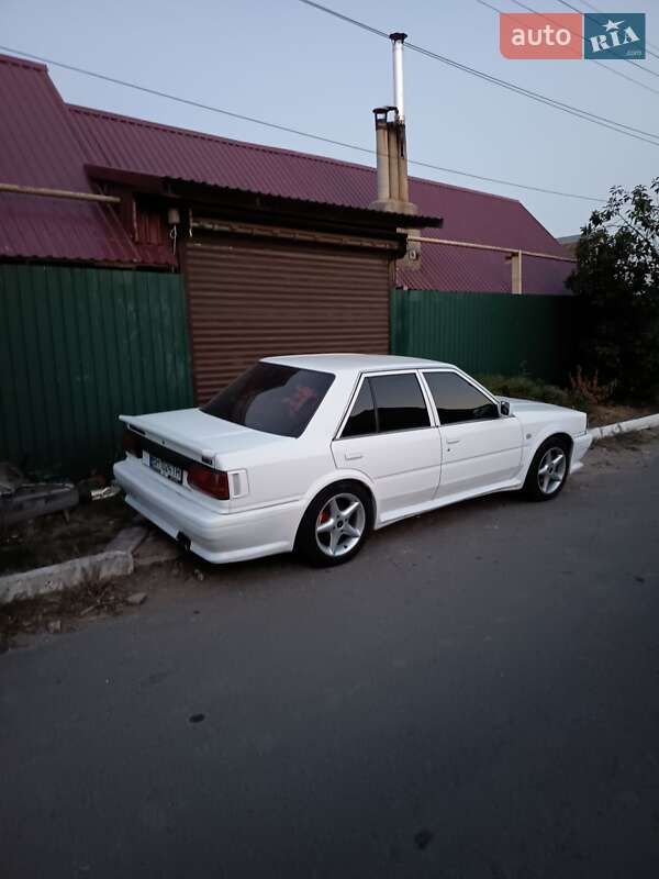 Седан Nissan Bluebird 1989 в Одесі