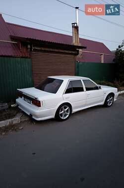 Седан Nissan Bluebird 1989 в 