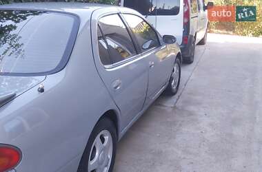 Седан Nissan Bluebird 1992 в Біляївці